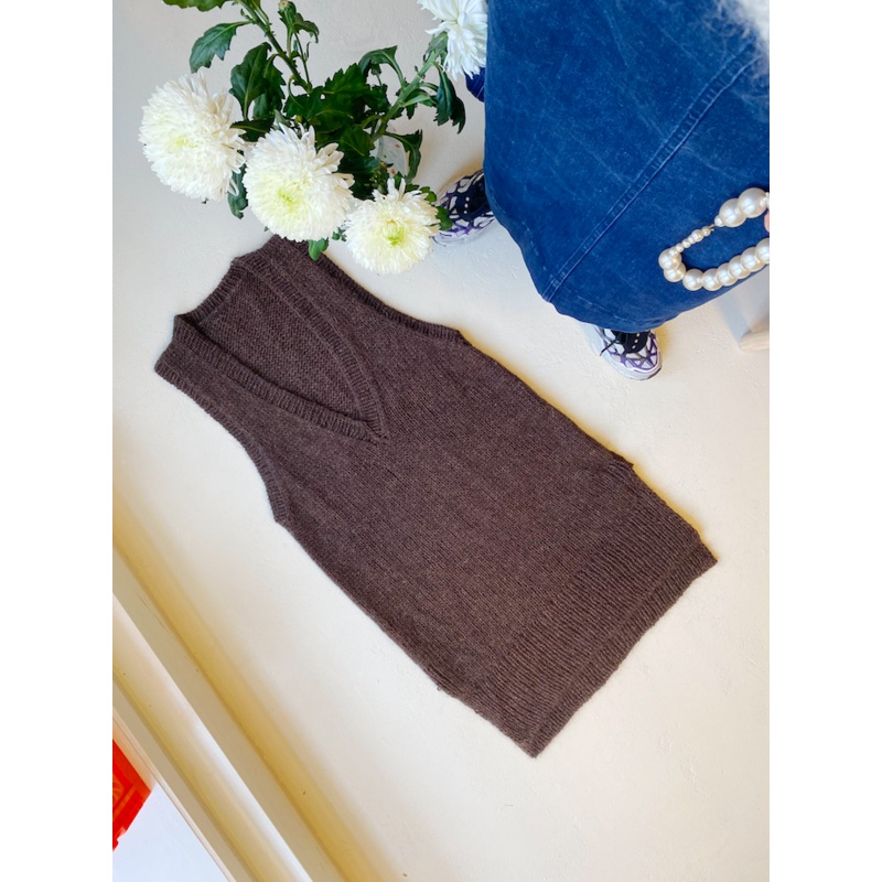 Treasure Vest Long|Dansk|Engelsk