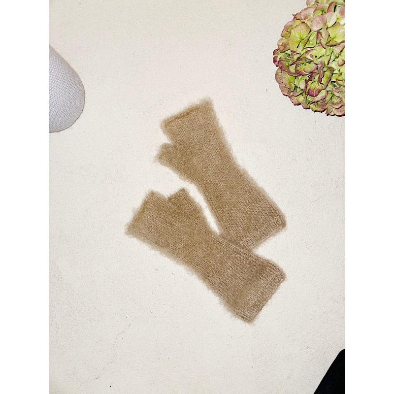 Fat Fur Light Wrist Warmers|Dansk|Engelsk