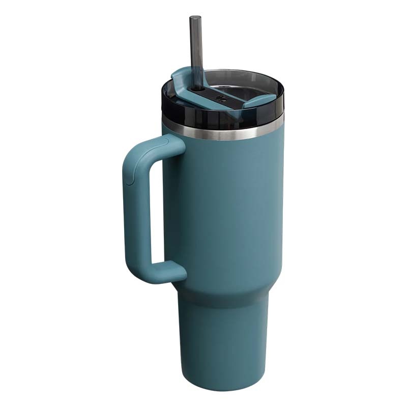 The 40oz Quencher H2.0 Flowstate Tumbler in Blue Spruce