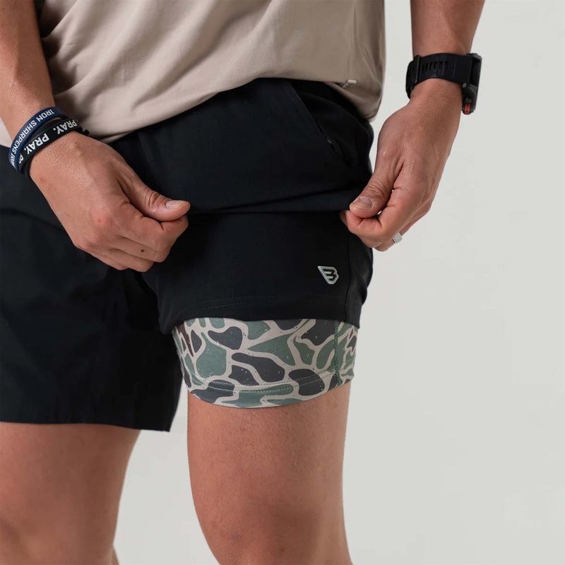 7 Athletic Shorts in Heather Black