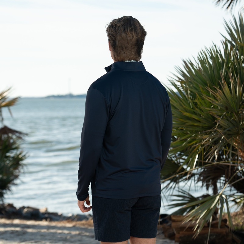 Mariner 1/4 Zip Solid Pullover in Navy
