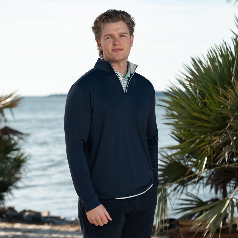Mariner 1/4 Zip Solid Pullover in Navy