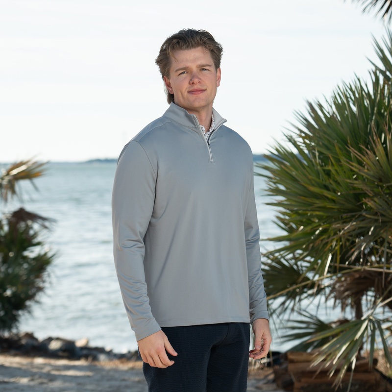 Mariner 1/4 Zip Solid Pullover in Shark Fin