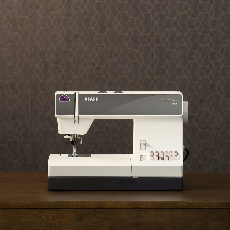 PFAFF select 4.2 Sewing Machine