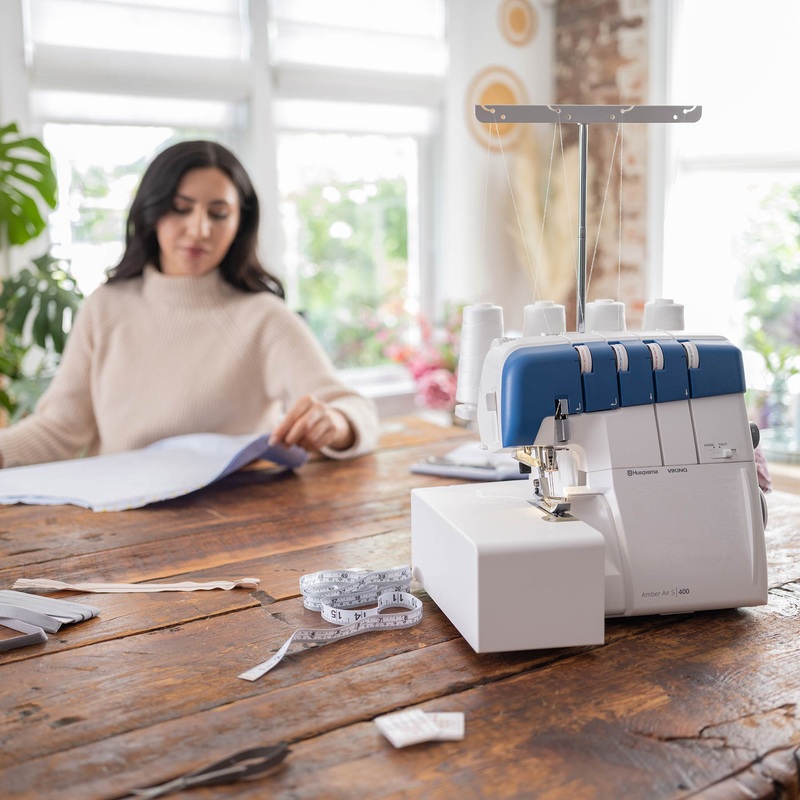 HUSQVARNA VIKING AMBER Air S | 400 Overlock Machine
