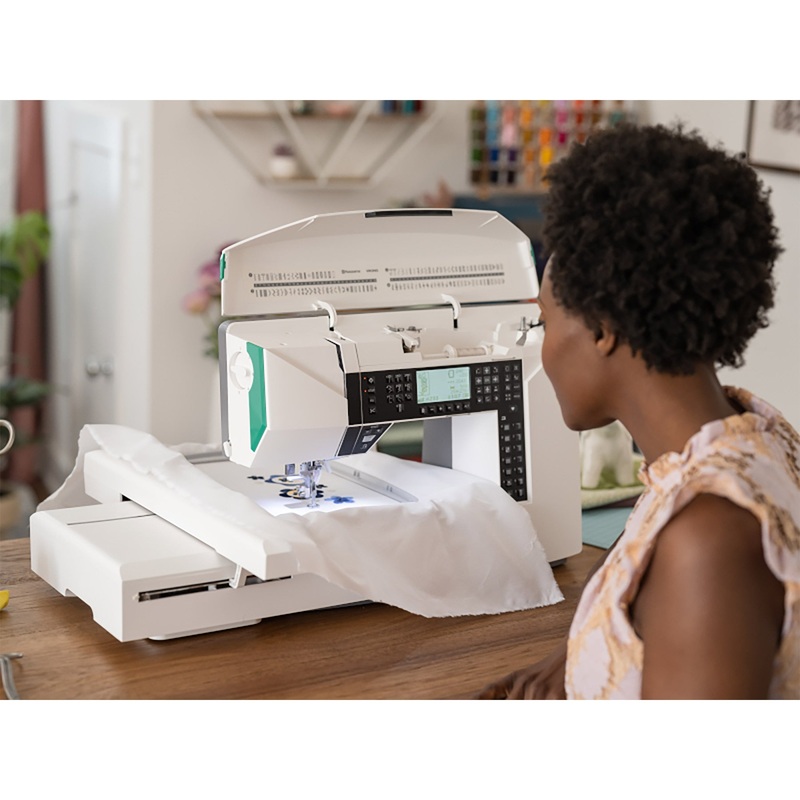HUSQVARNA VIKING DESIGNER JADE 35 Sewing and Embroidery Machine