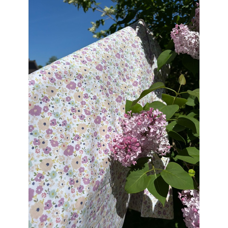 Ceriu ziedu apdrukas kokvilnas poplna audums  100% kokvilna, platums 140 cm, cena par 10 cm