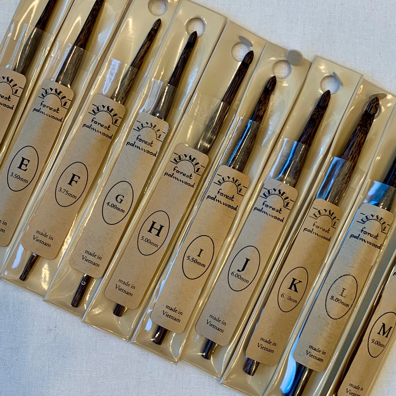 Palmwood Crochet Hooks|D (3.25mm)|E (3.5mm)|F (3.75mm)|G (4mm)|H (5mm)|I (5.5mm)|J (6mm)|K (6.5mm)|L (8mm)|M (9mm)