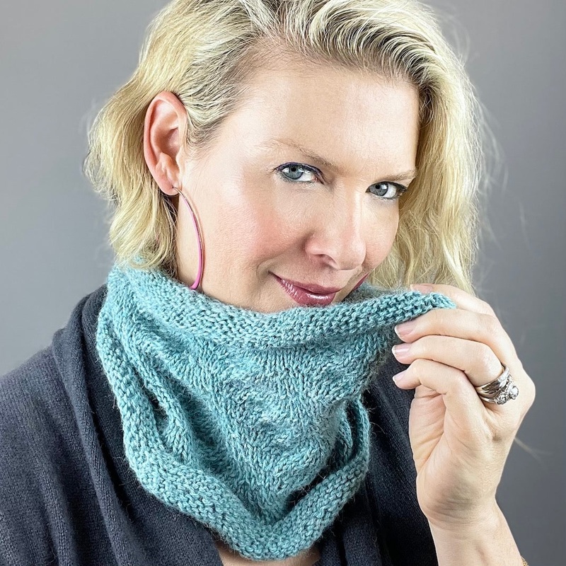 Diagonal Feather & Fan Cowl Knitting Kit | Cascade Pure Alpaca & Knitting Pattern (#192B)