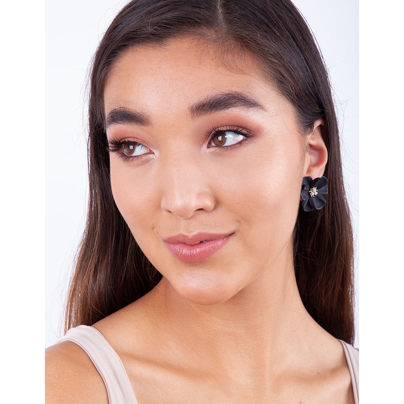 Black Pearl Flower Stud Earrings